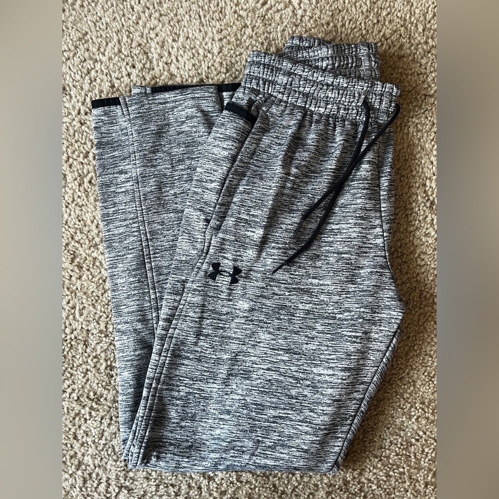 Under armour athletic paint size small